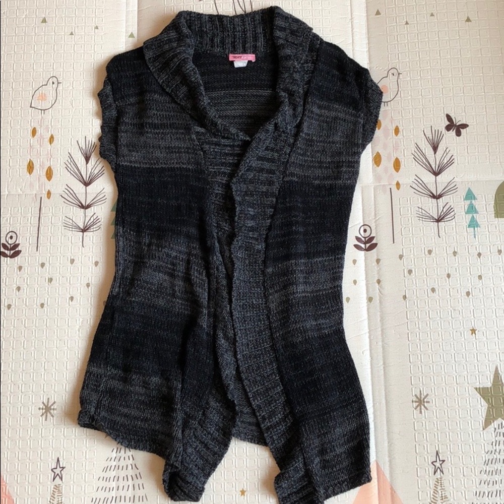 Max Rave Women’s Black & Gray Long Sweater (Small)
